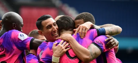 PSG se acercó al liderato / Foto AFP