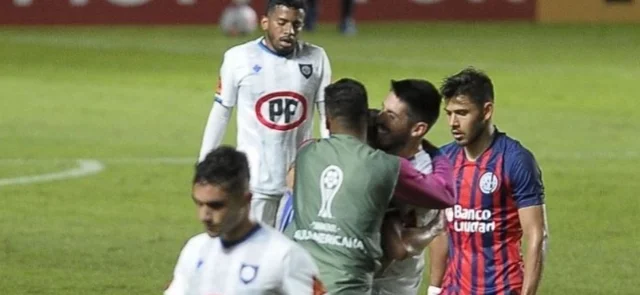 Dura caída de San Lorenzo en su casa / AFP