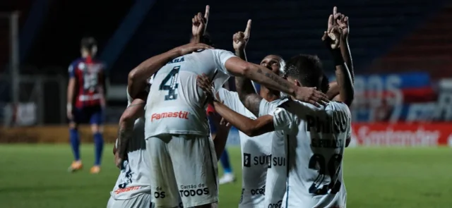 Santos puso un pie en la fase de grupos de la Libertadores / AFP