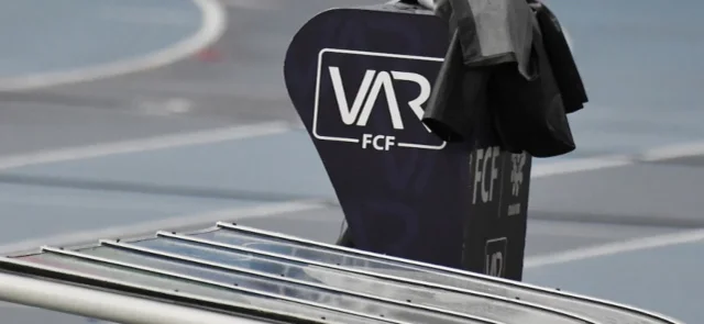 El VAR, presente en los cuartos de final | Foto: VizzorImage / Gabriel Aponte
