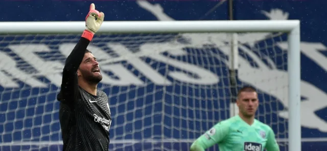 Alisson dedicó el gol a su padre / AFP