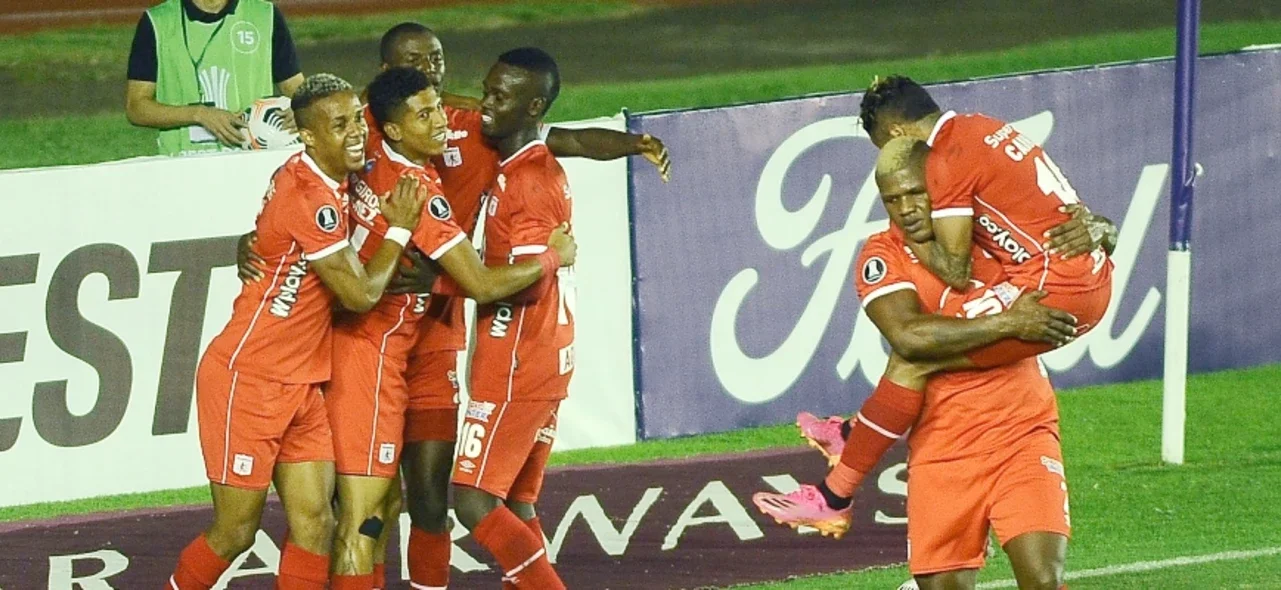 América celebra en la victoria frente a La Guaira / Foto: VizzorImage / Enrique Canedo