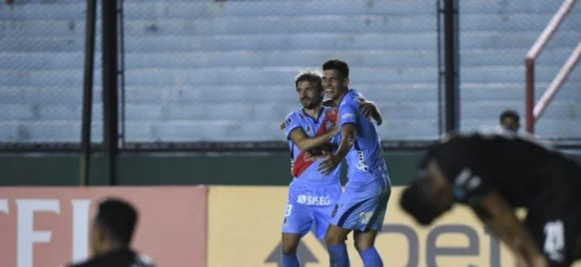 Arsenal clasificó gracias a que Ceará perdió con Wilstermann/ AFP