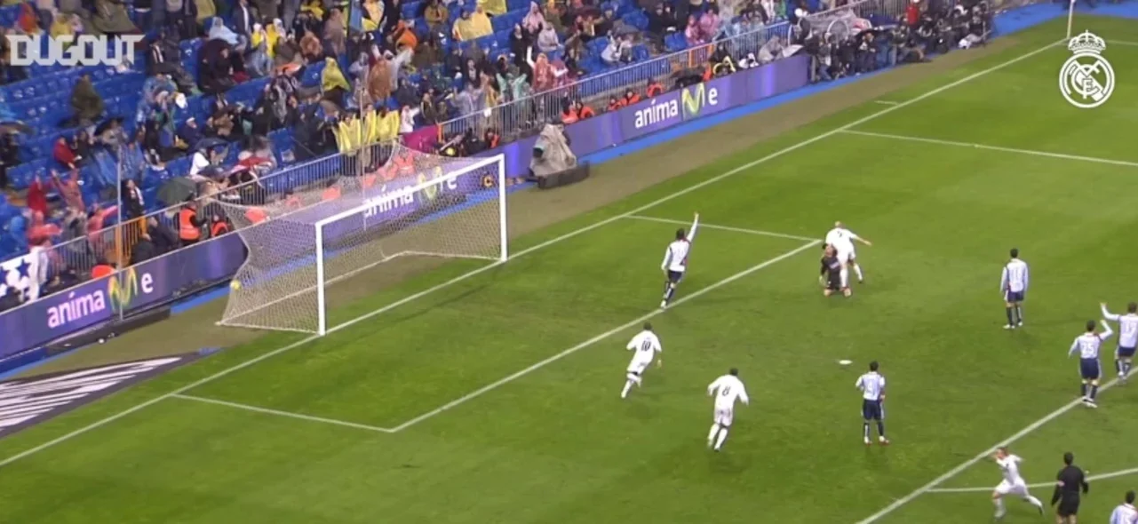 Momento del gol de Zidane tras pase de Guti