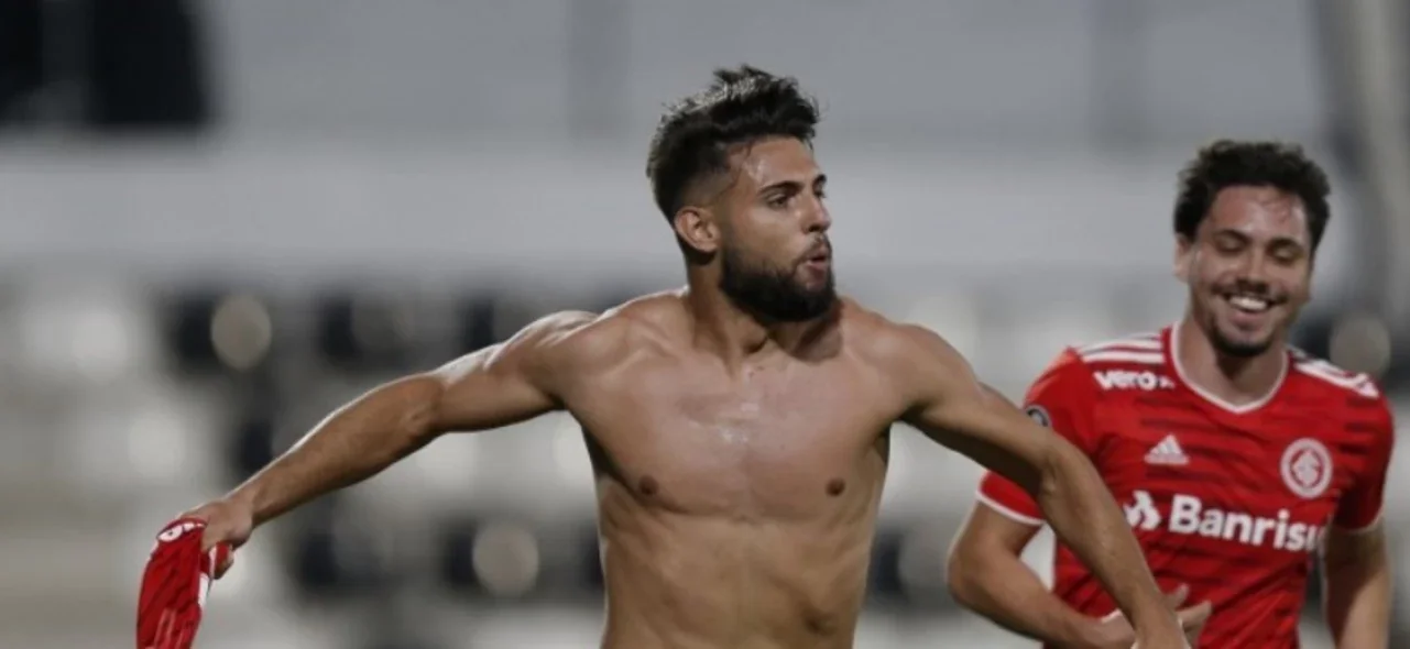 Yuri Alberto marcó el gol del triunfo y fue expulsado/ AFP