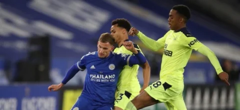 Leicester tiene 63 puntos/ AFP