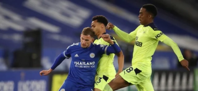 Leicester tiene 63 puntos/ AFP