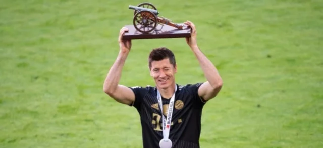 Lewandowski logró el récord de goles en una temporada de Bundesliga/ AFP