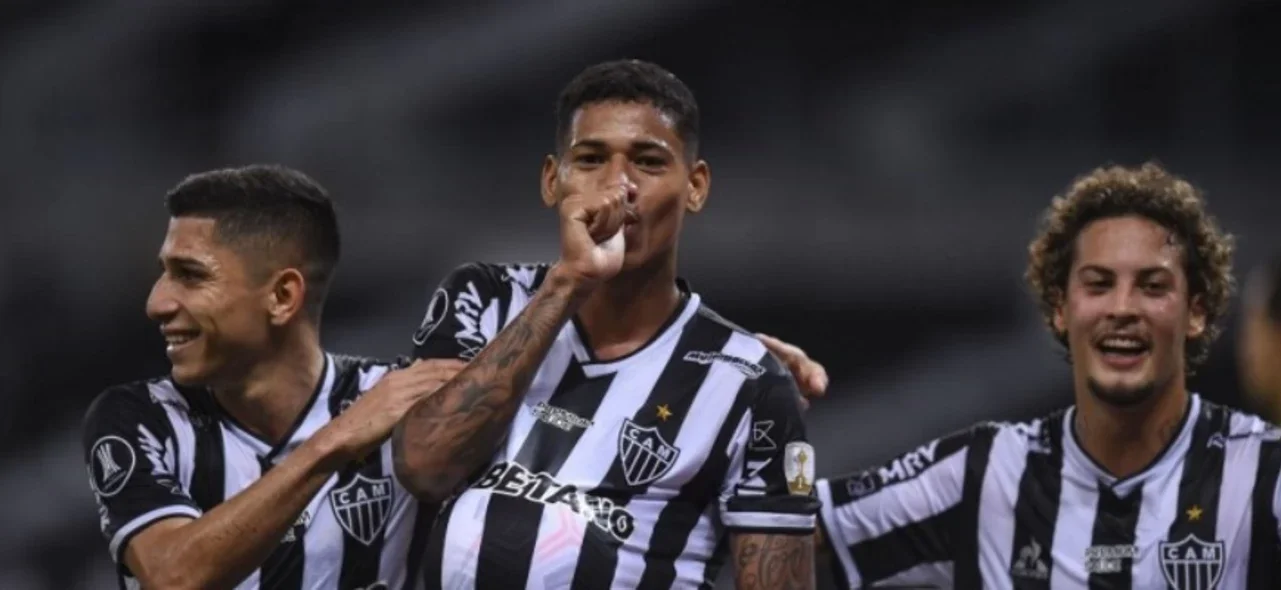 Mineiro hizo 16 puntos de 18 posibles/ AFP