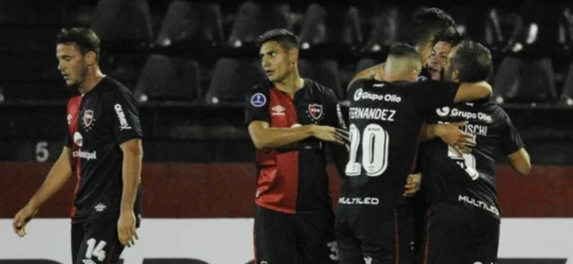 Newell's deberá ganar y esperar resultados/ AFP