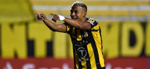 Jair Reinoso abrió el marcador / AFP