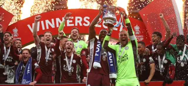 Kasper Schmeichel festejando el título de Leicester / AFP