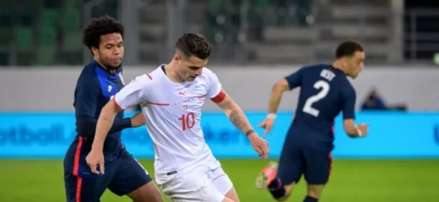 Granit Xhaka, figura de Suiza/ AFP