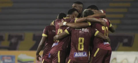 Tolima vs Bragantino cambió de escenario/ Foto: VizzorImage / Juan Torres