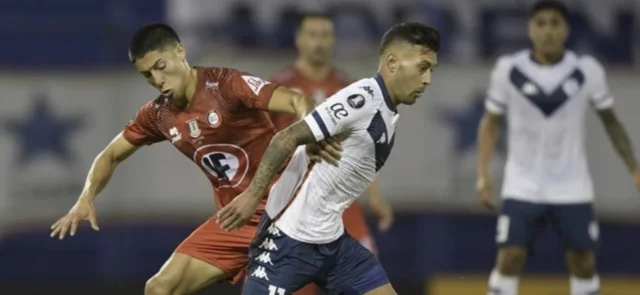 Vélez suma 9 puntos/ AFP