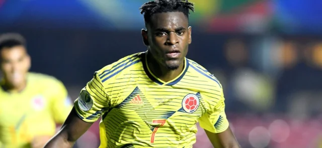 Duván Zapata, delantero de la selección Colombia. / Foto: VizzorImage - Julián Medina