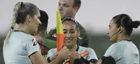 Terna arbitral en el juego Defensa y Justicia vs. Independiente del Valle / Foto AFP