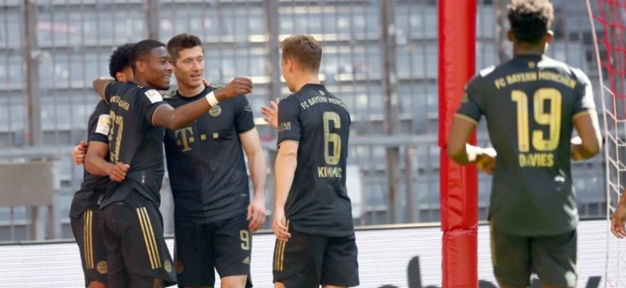 Bayern celebrando el último triunfo de la temporada / Foto AFP