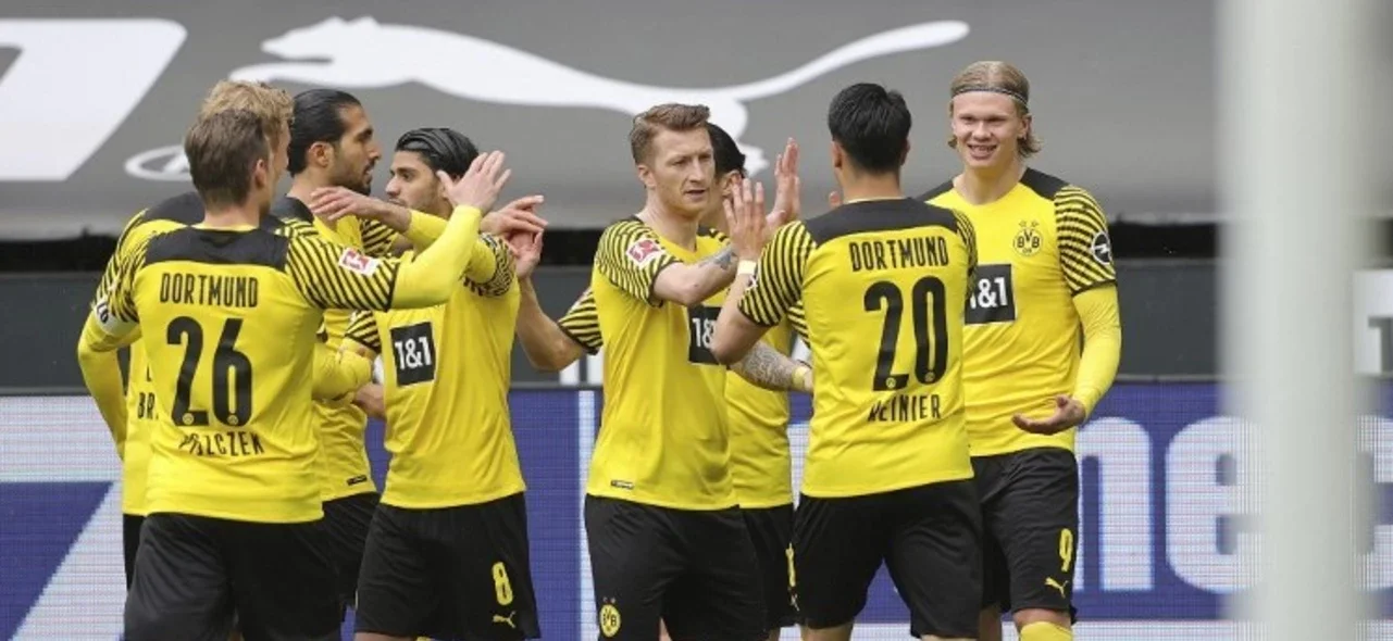 Borussia celebrando el último triunfo de la temporada / Foto AFP
