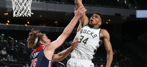 Antetokounmpo mantuvo su gran momento de forma / AFP