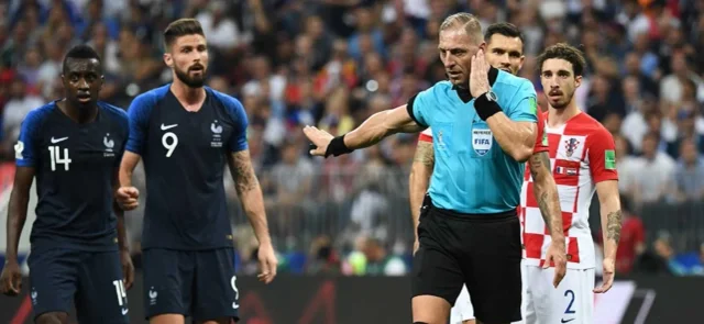 Regla de cinco cambios seguirá vigente hasta 2022 / AFP