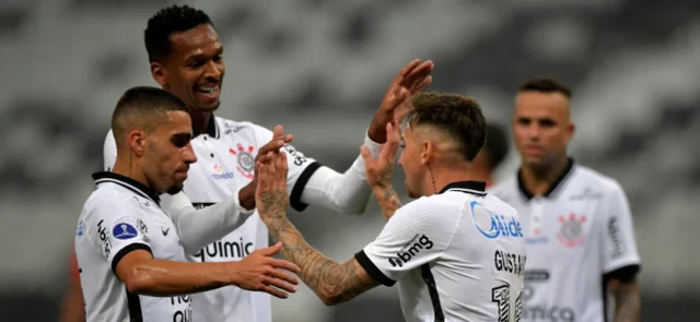 Gustavo Mosquito se reportó con doblete / AFP