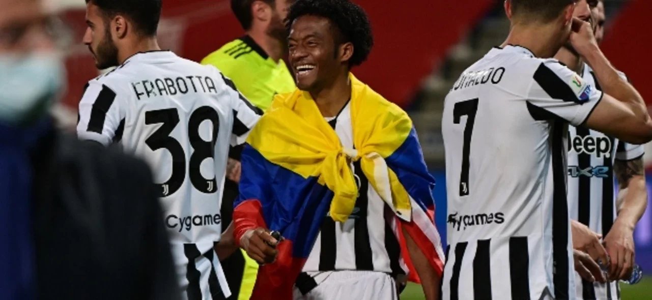Cuadrado celebra el título con Juventus / Foto AFP