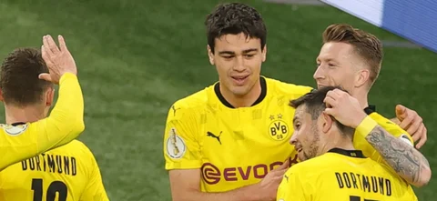 Giovanni Reyna se reportó con doblete / AFP