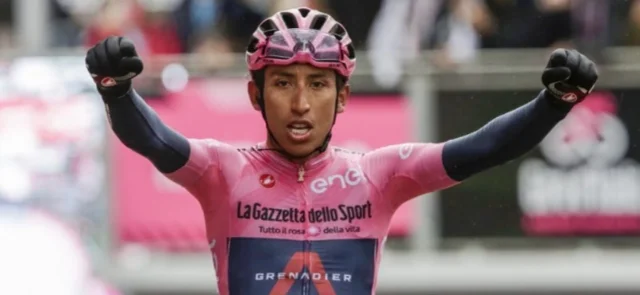 Egan Bernal brilla de rosa en el Giro de Italia / AFP