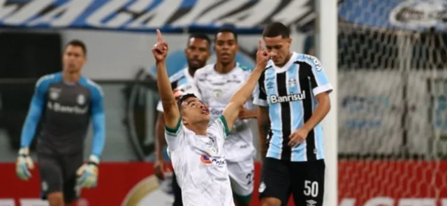 Daniel Duarte celebrando ante Gremio / Foto AFP