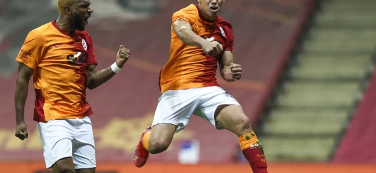 Falcao marcó de penal / AFP