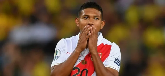 Edison Flores, desafectado en Perú / AFP