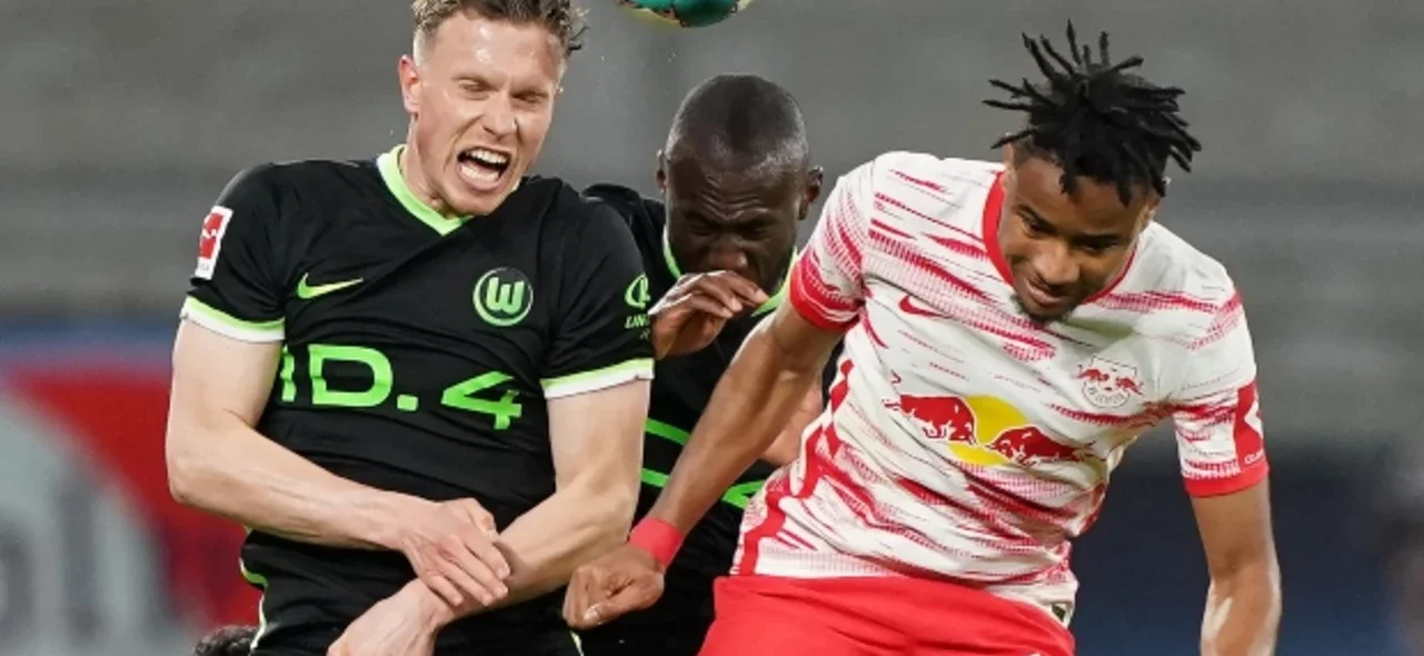 Leipzig y Wolfsburgo empataron a dos goles / AFP