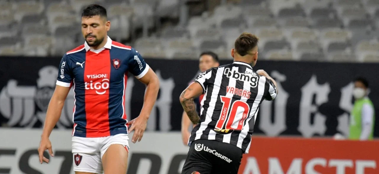 Mineiro celebra el triunfo sobre Cerro Porteño / Foto AFP