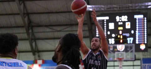 Piratas sufrió para vencer a Hurricanes / Foto prensa