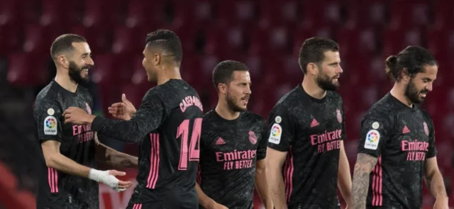 Real Madrid celebrando el triunfo sobre Granada / Foto AFP