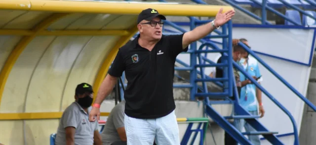 Alberto Suárez, nuevo técnico de Envigado | Foto: VizzorImage / Felipe López