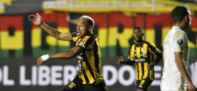 The Strongers celebrando triunfo sobre Barcelona / Foto AFP