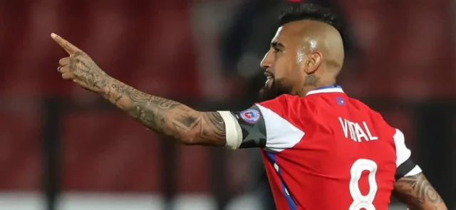 Arturo Vidal, baja por Covid-19 / AFP