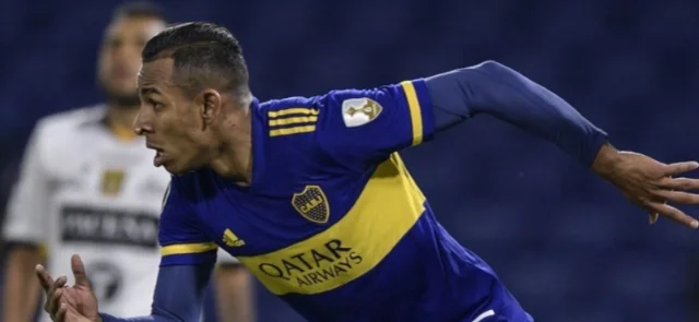 Sebastián Villa se reportó con gol / AFP