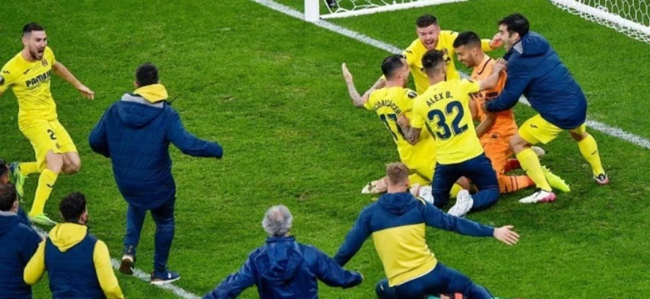 Así fue el momento en el que Villarreal se coronó campeón de la Europa League / AFP