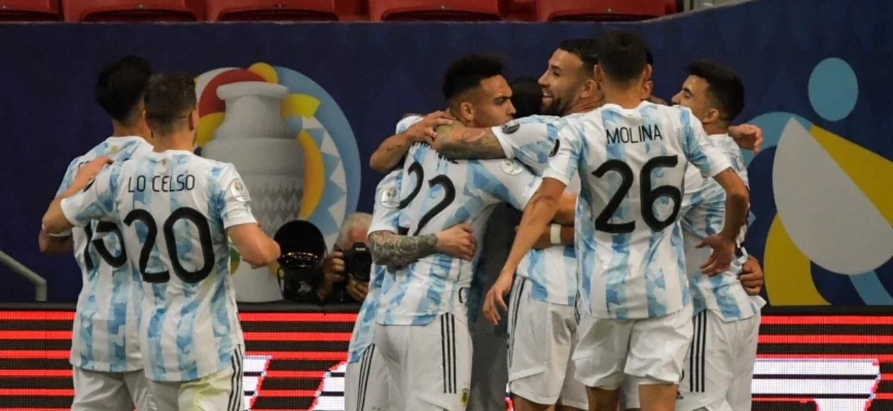 Guido Rodríguez marcó para Argentina. / Foto: AFP