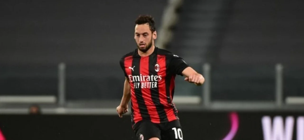 Hakan Calhanoglu, futbolista turco/ AFP