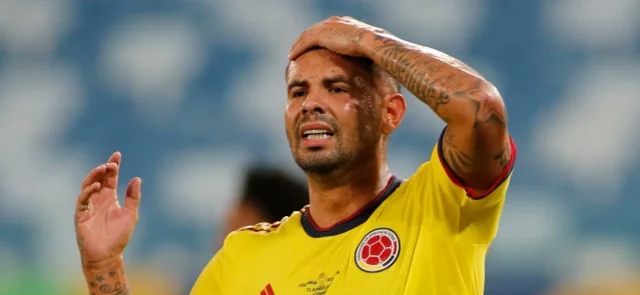 Cardona en el momento del gol ante Ecuador / Foto AFP