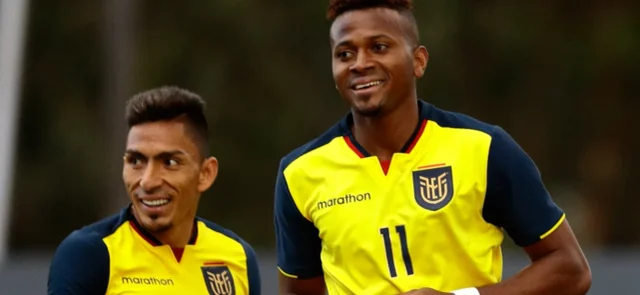 Michael Estrada y Ángel Mena, dentro de los 28 convocados por Alfaro. / Foto: AFP