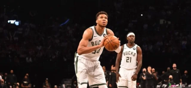Giannis Antetokounmpo, figura de Bucks/ AFP