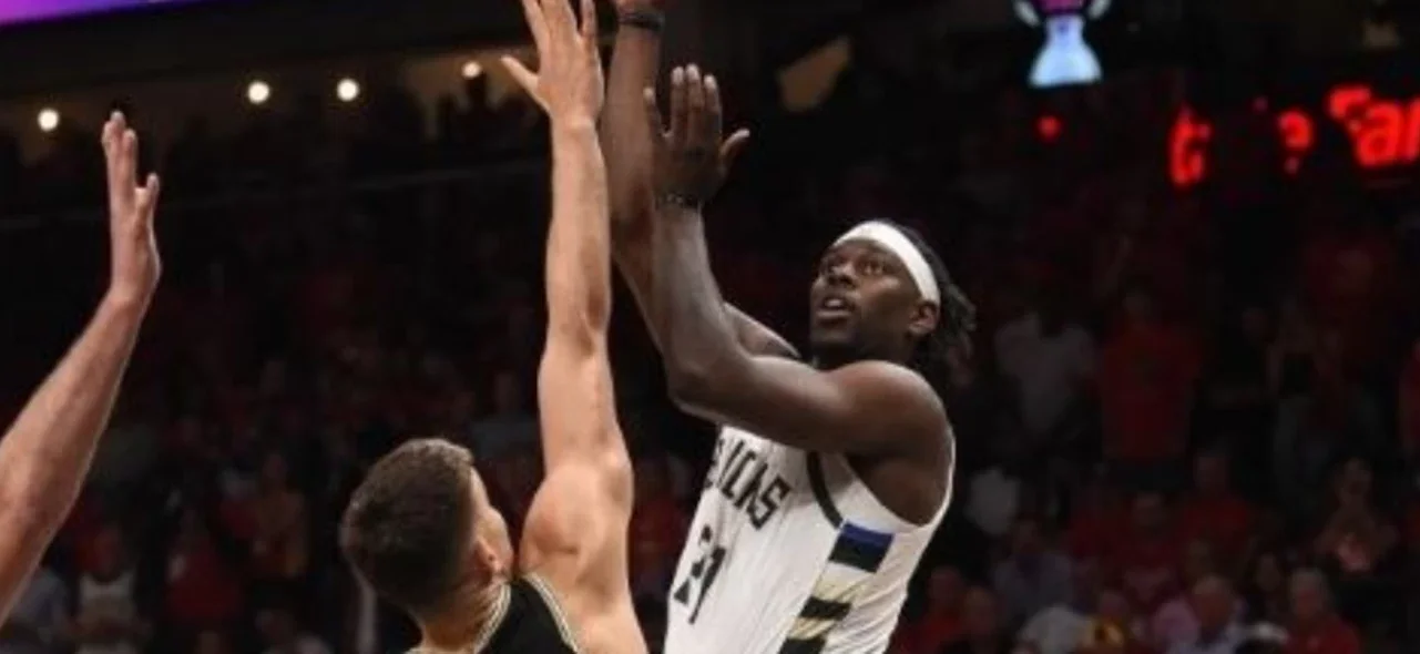 Hawks venció fácilmente a Bucks / AFP