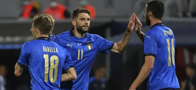 Domenico Berardi celebra en el triunfo de Italia sobre República Checa / Foto: AFP