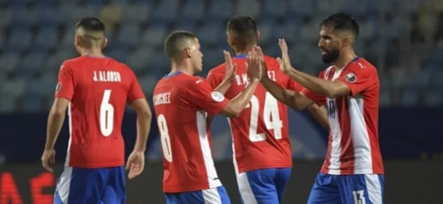 Paraguay derrotó 3-1 a Bolivia. / Foto: AFP