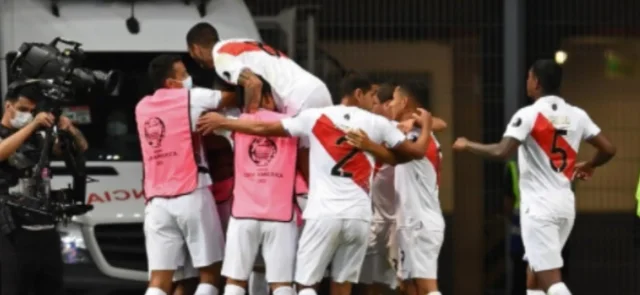 Perú celebra en la victoria sobre Venezuela / Foto: AFP